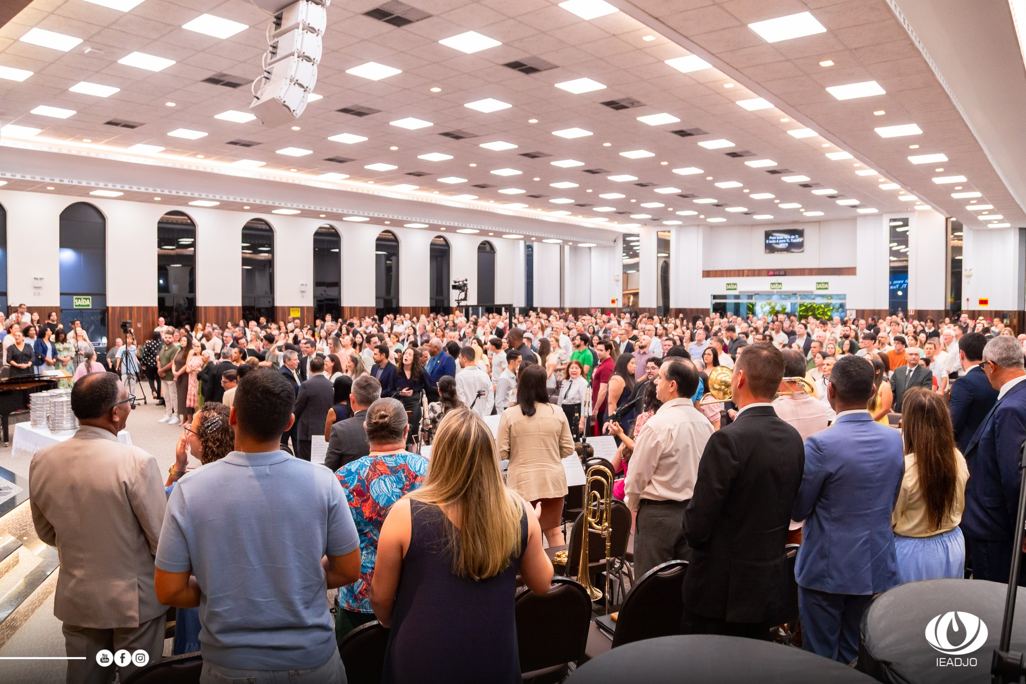 Plataforma digital para igrejas com transmissão de cultos ao vivo